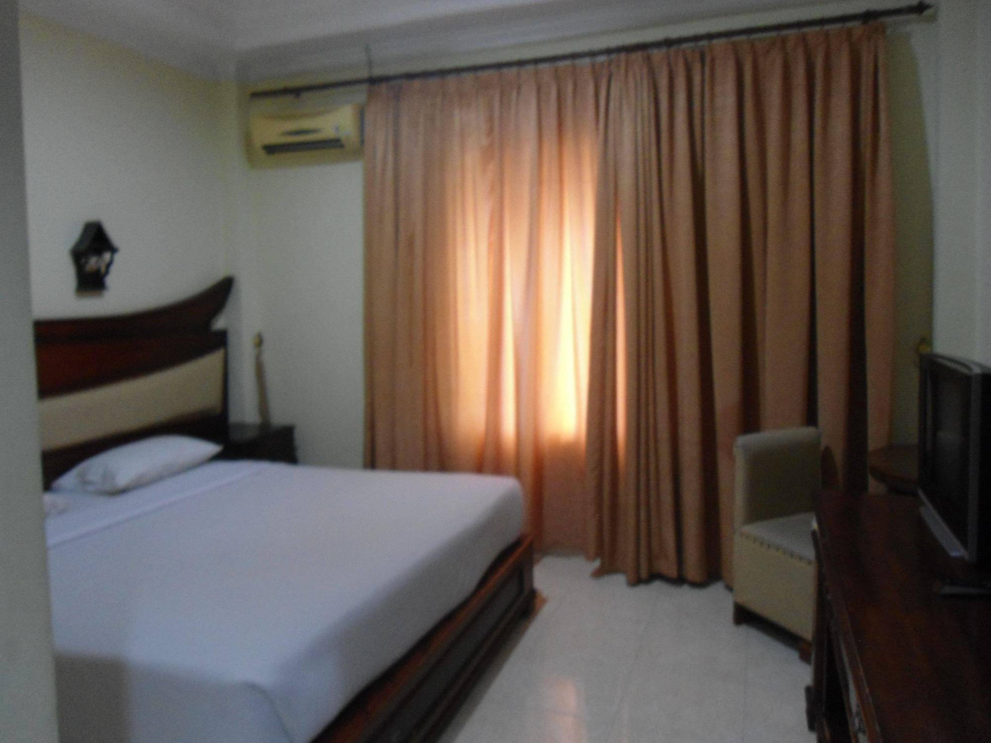 Edotel Minangkabau Padang  Ngoại thất bức ảnh